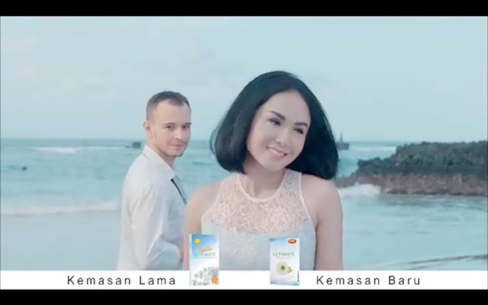 9 Potret Yuni Shara bintangi iklan jadul, gaya rambutnya ikonik