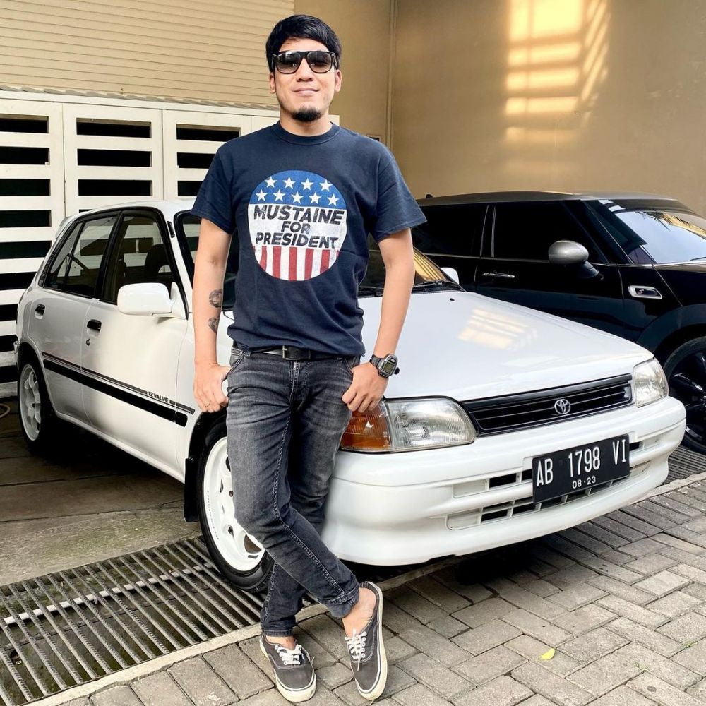 10 Transformasi Desta, kian macho di usia 44 tahun