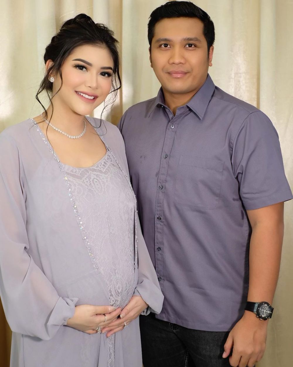 8 Potret maternity Rica Andriani, bak sebuah lukisan