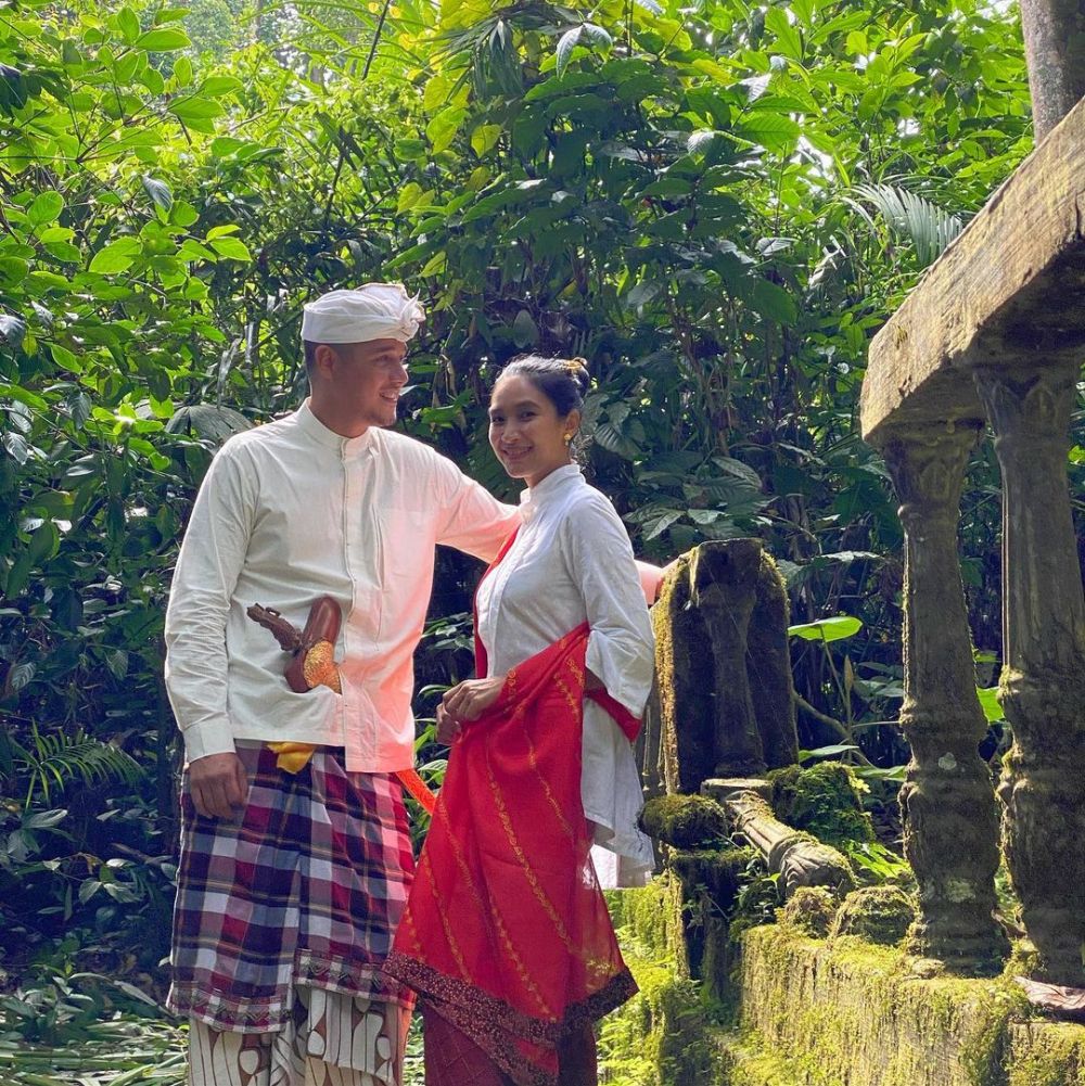 Jadi istri bangsawan Bali, ini 10 potret keseharian Happy Salma