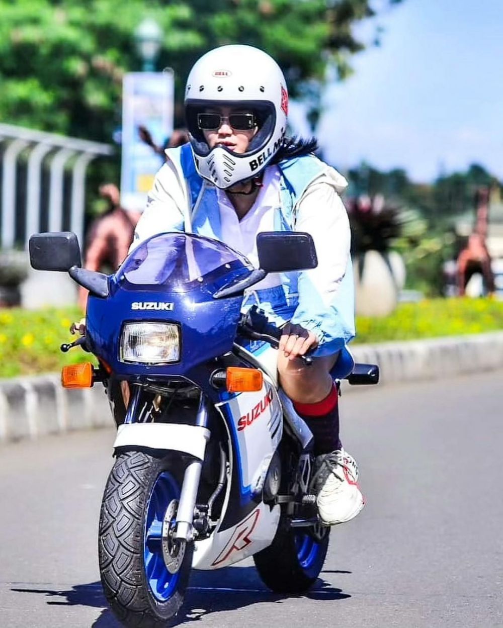 8 Potret Wika Salim mengendarai motor mini, gayanya curi perhatian