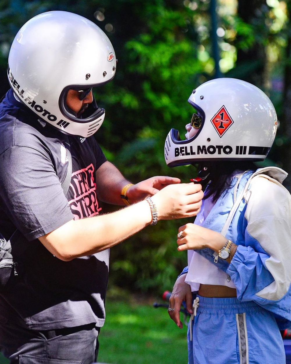 8 Potret Wika Salim mengendarai motor mini, gayanya curi perhatian