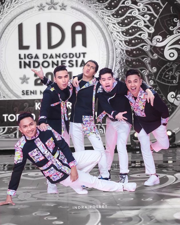 10 Potret JD Eleven saat manggung, boyband dangdut jebolan LIDA