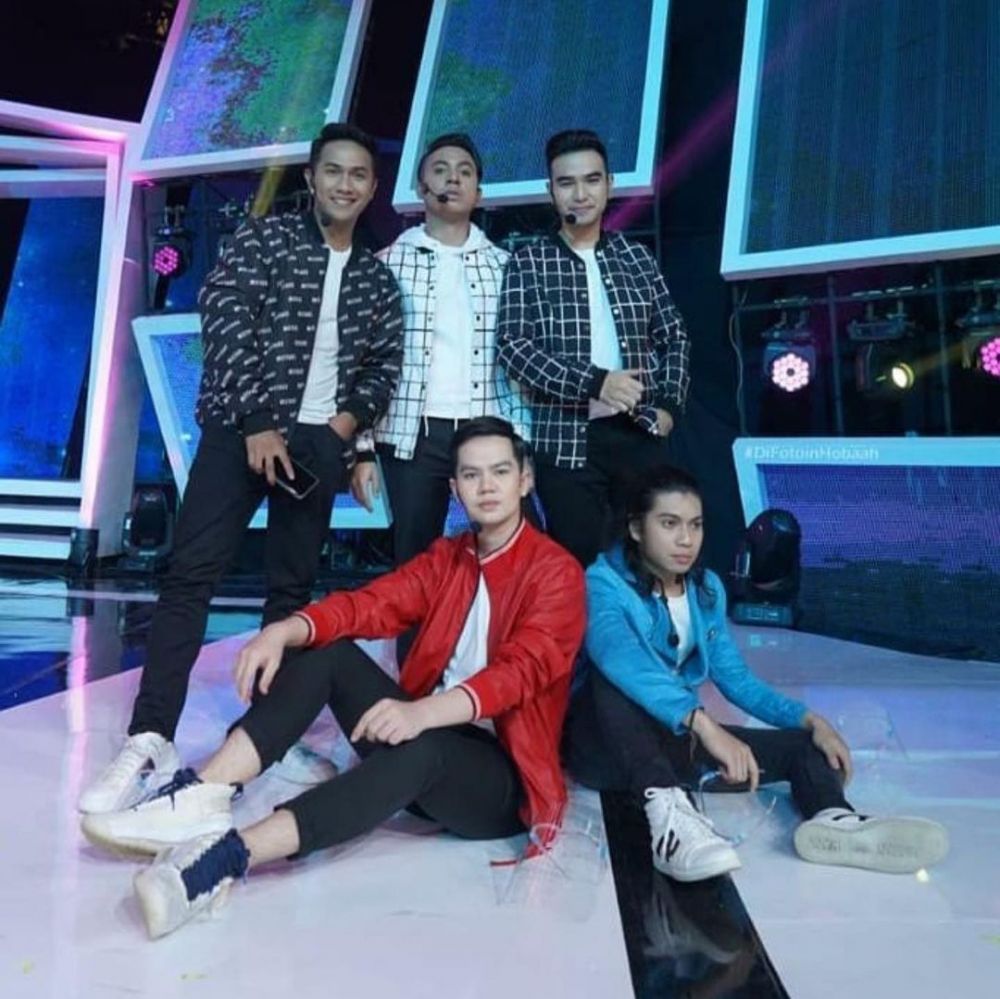 10 Potret JD Eleven saat manggung, boyband dangdut jebolan LIDA