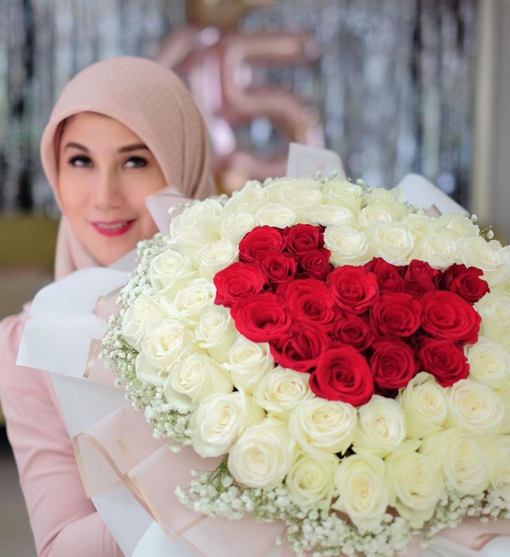 Genap berusia 45 tahun, ini 7 momen pesta ultah Marini Zumarnis