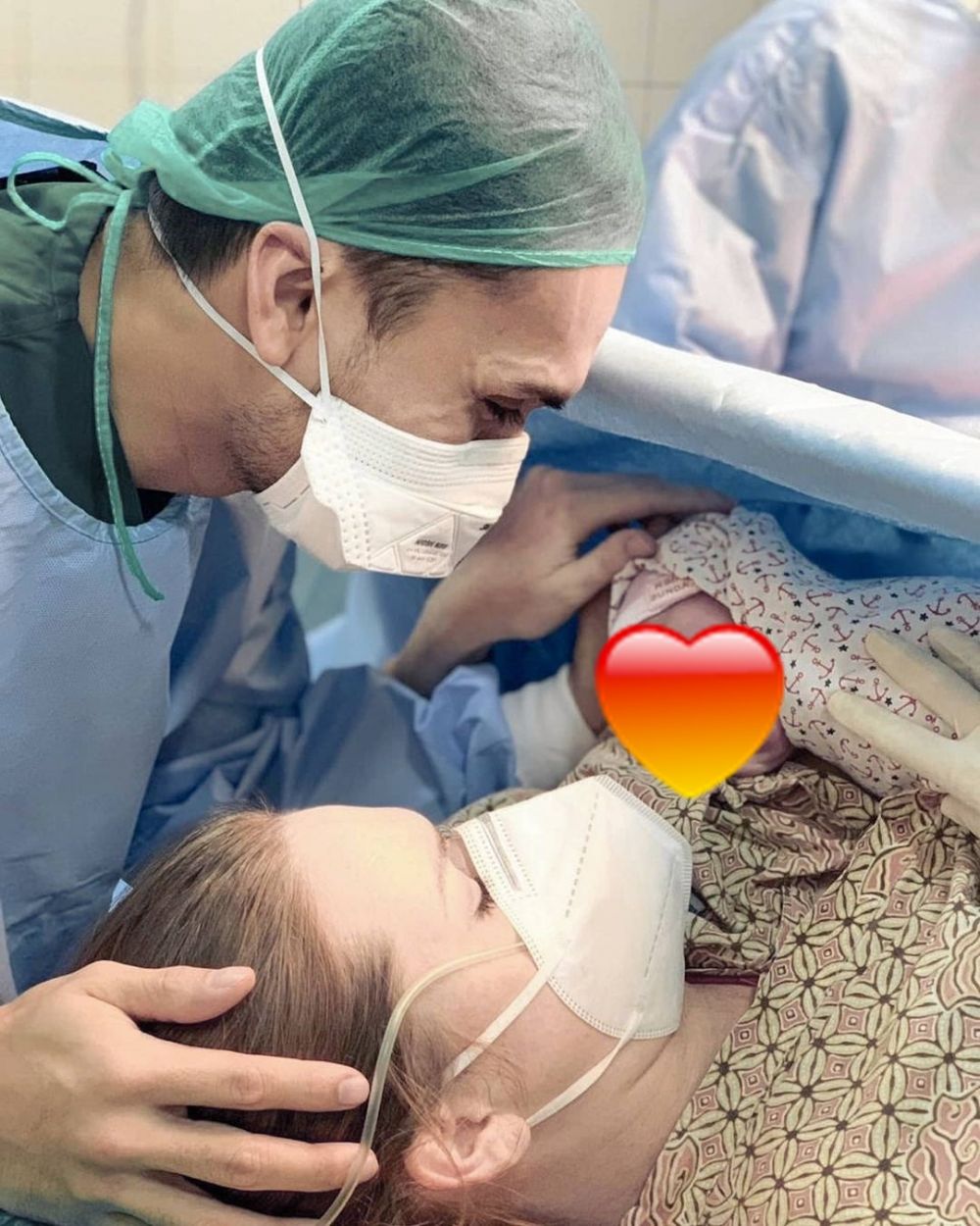 6 Momen istri Randy Pangalila melahirkan, penuh perjuangan