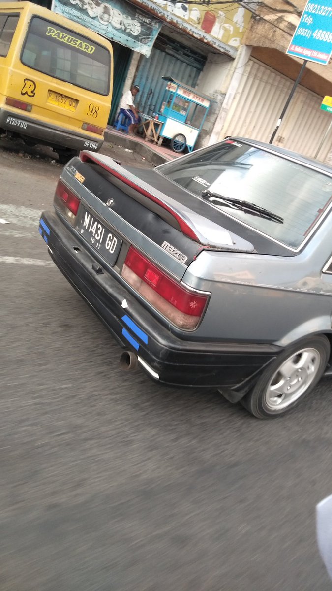 20 Potret pelat nomor nyeleneh kendaraan ini curi perhatian