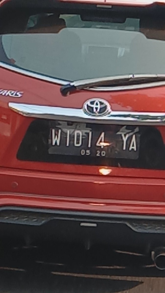 20 Potret pelat nomor nyeleneh kendaraan ini curi perhatian