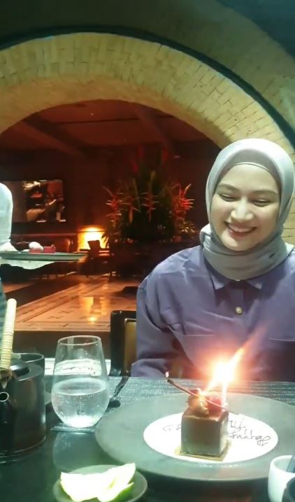 8 Momen ultah Melody eks JKT48, dapat kejutan hingga dinner romantis