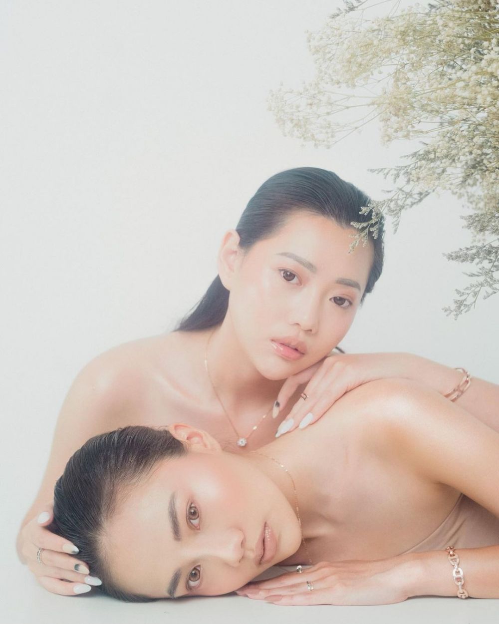 5 Gaya pemotretan Wendy Walters & Steffy eks Cherrybelle, bak kembaran