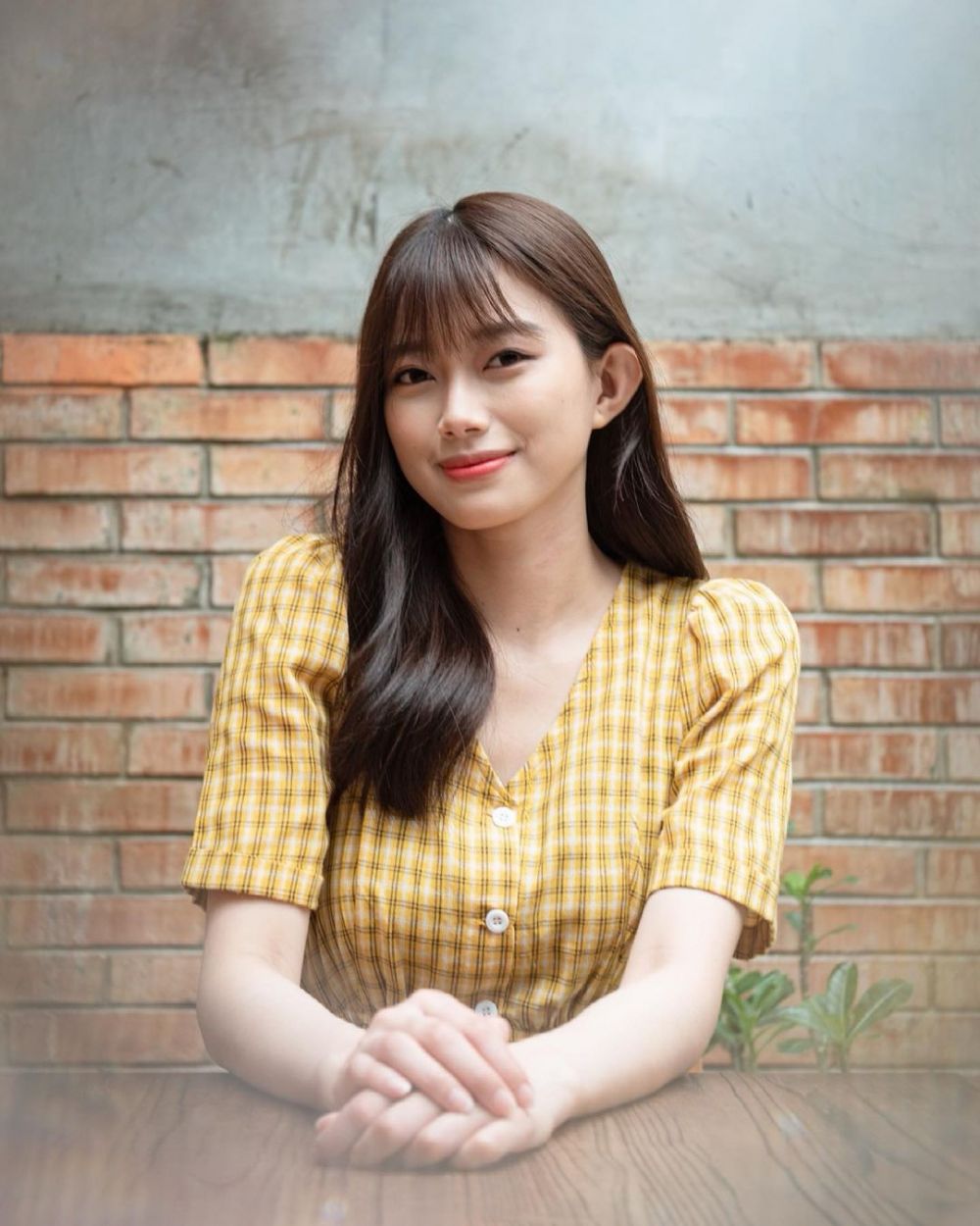 Disebut mirip Bae Suzy, ini 7 potret cantik Desy eks member JKT48