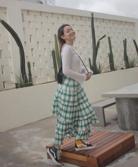 Nama asli 12 seleb kelahiran Bali ini panjang banget, ada Arya Saloka