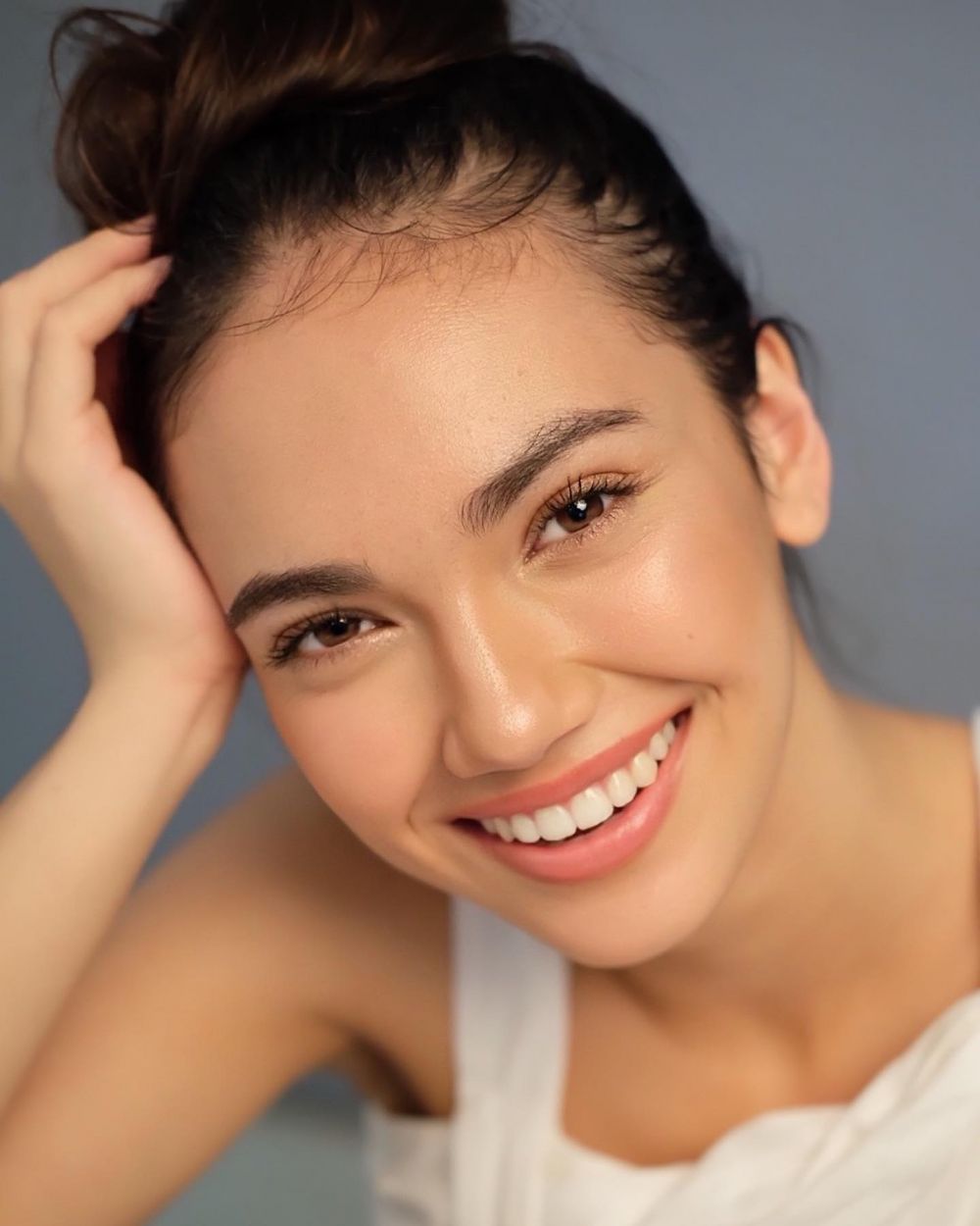 Nama asli 12 seleb kelahiran Bali ini panjang banget, ada Arya Saloka