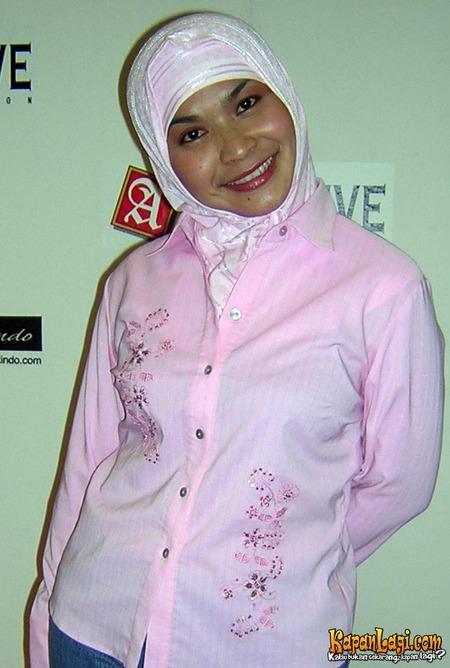 10 Potret lawas Ulfa Dwiyanti yang bikin auto nostalgia