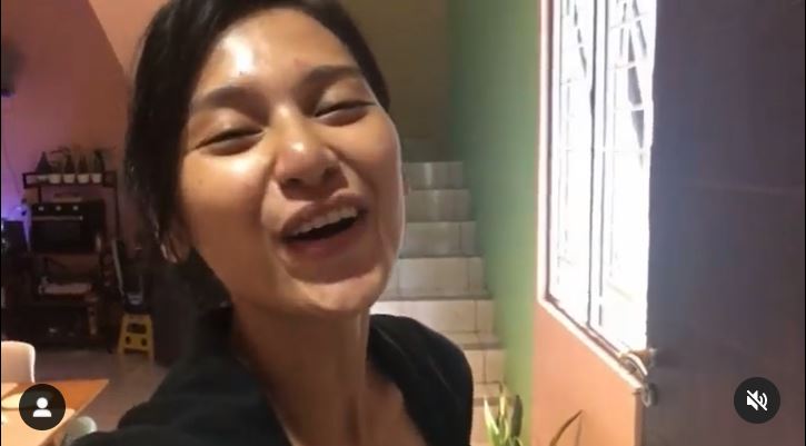 Tinggal di kos, ini 9 potret hunian Arie Kriting dan Indah Permatasari