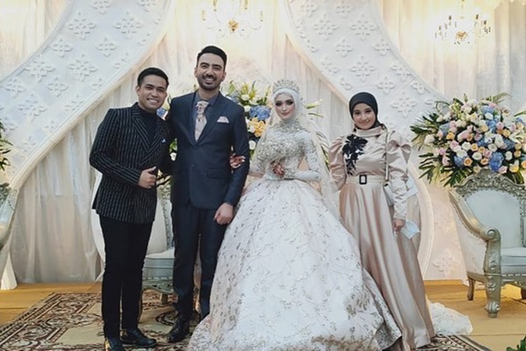 Potret 7 jebolan D'Academy saat kondangan, Aty Kodong manglingi