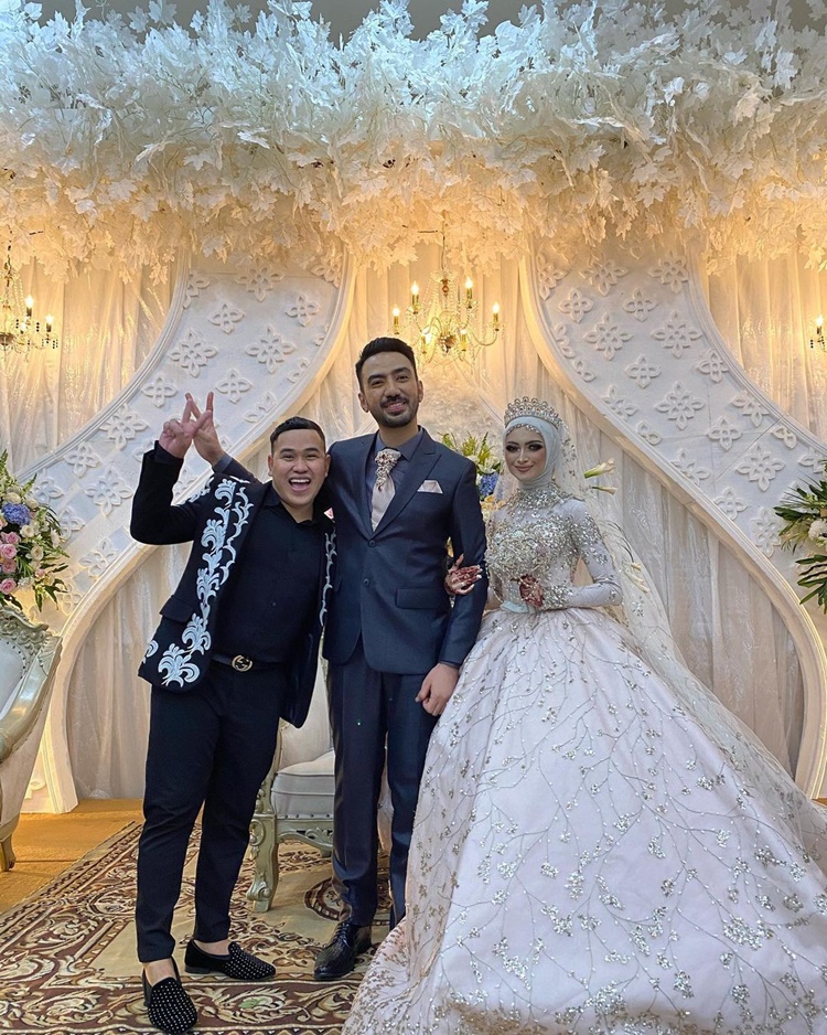 Potret 7 jebolan D'Academy saat kondangan, Aty Kodong manglingi