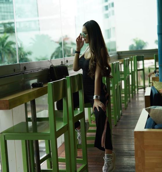 8 Potret Sisca Kohl, seleb TikTok viral masak pakai barang mewah