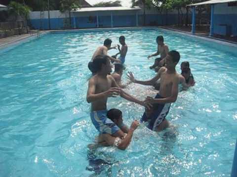 10 Tingkah kocak di kolam renang ini bikin gagal paham