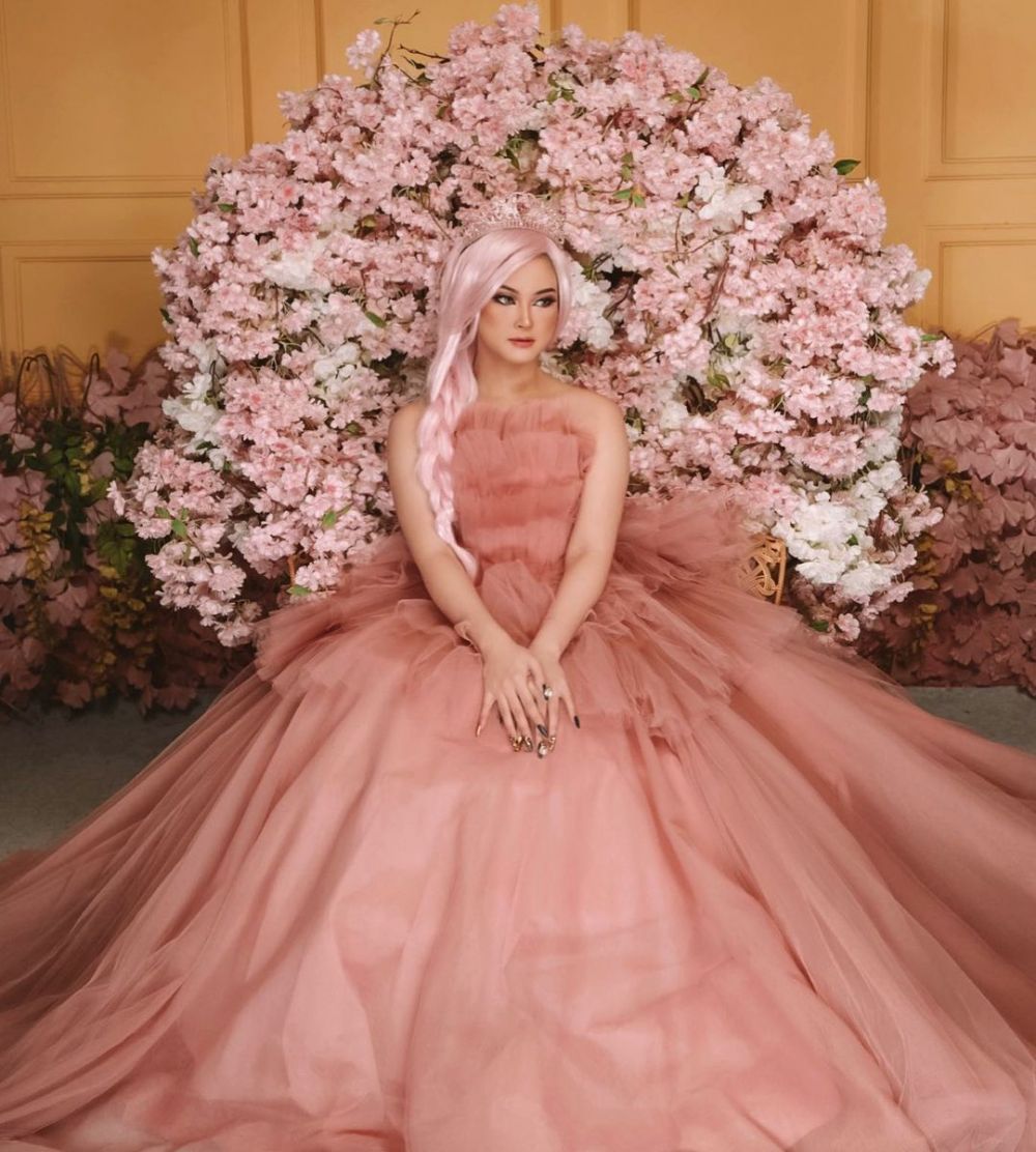 10 Gaya Gabriella Larasati dalam berbagai tema pemotretan, memesona