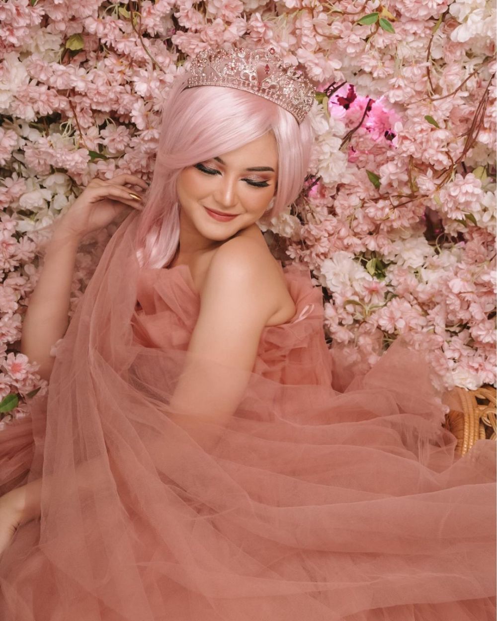 10 Gaya Gabriella Larasati dalam berbagai tema pemotretan, memesona