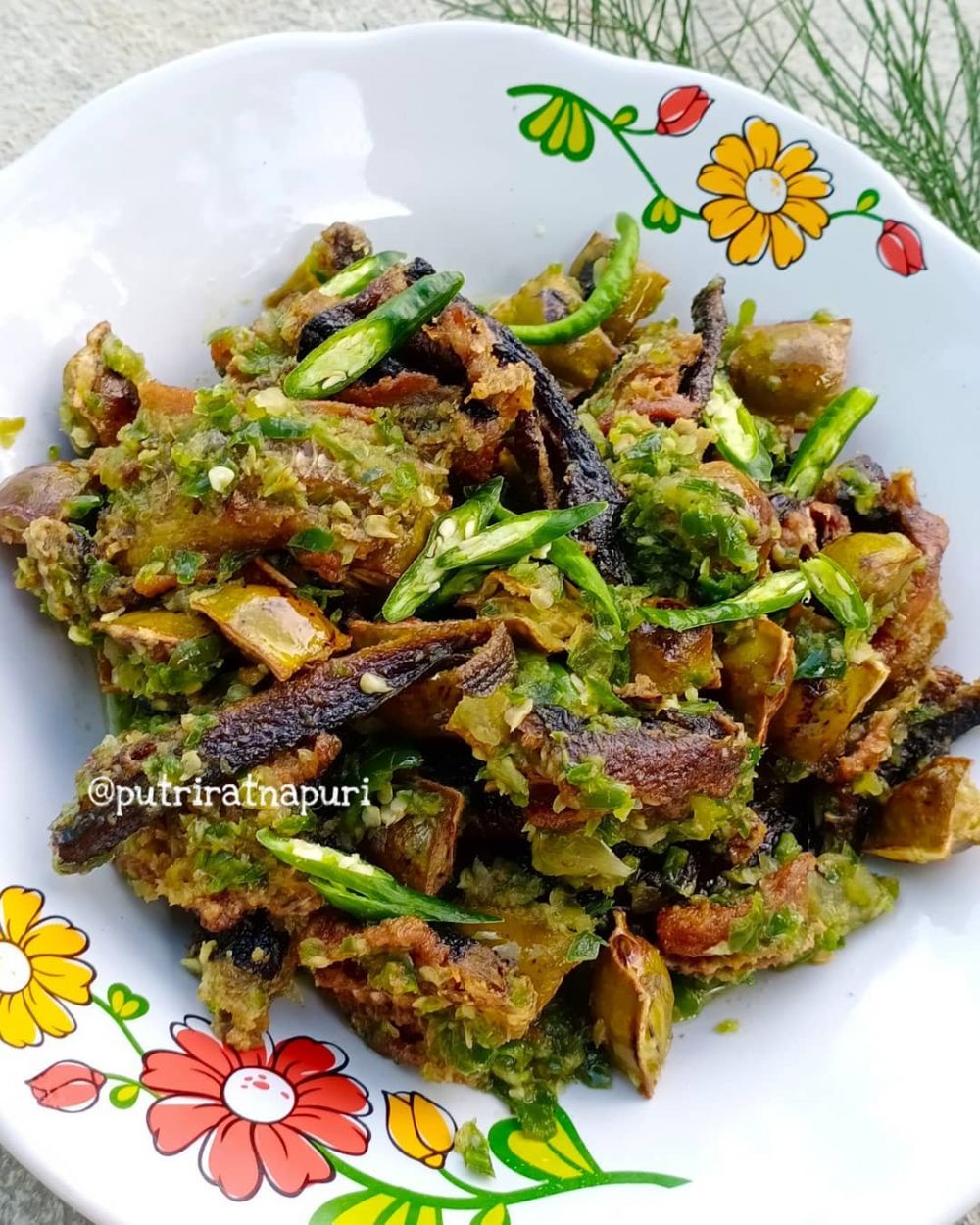 12 Resep lauk olahan belut, cocok buat menu makan malam keluarga