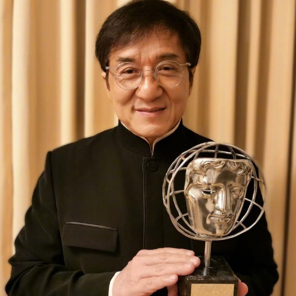 8 Potret terbaru Jackie Chan, viral karena tampak tua di sebuah video