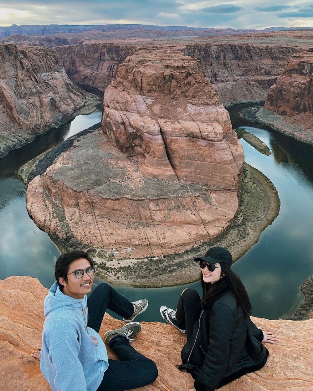 6 Momen kebersamaan Febby Rastanty dan adiknya, bak kekasih