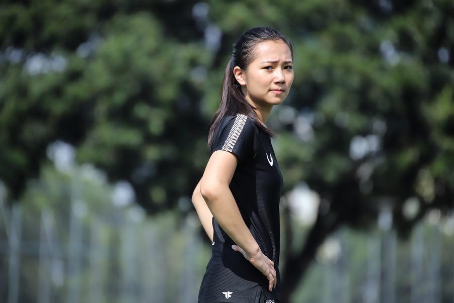 10 Potret Basia Putri, pesepak bola wanita kekasih Mahen