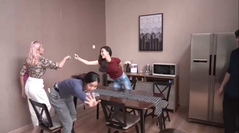 10 Potret rumah Kevin Aprilio, berkonsep modern minimalis