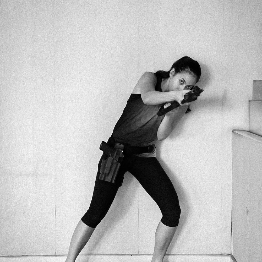 8 Potret Pevita Pearce olahraga menembak, gayanya sporty abis