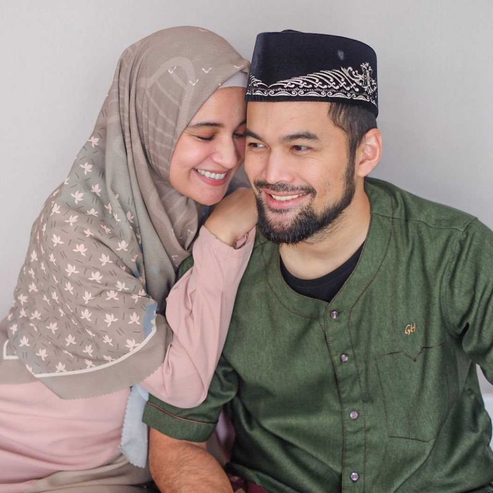 Belum menikah, 8 pasang pesinetron ini sukses perankan suami-istri