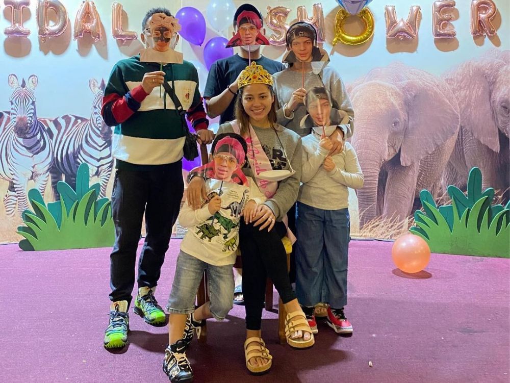 6 Momen seru kejutan bridal shower Aurel Hermansyah dari keluarga