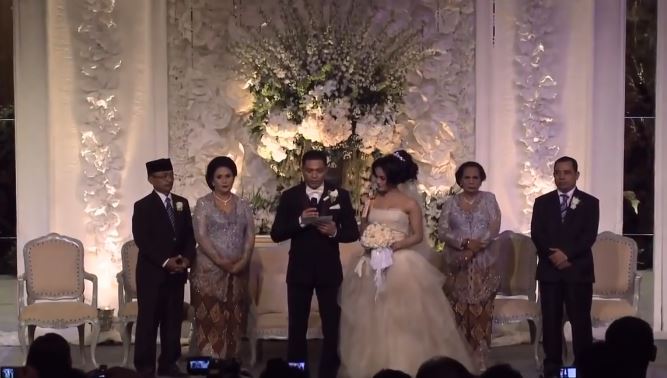 10 Potret lawas resepsi pernikahan Krisdayanti dan Raul, bak konser