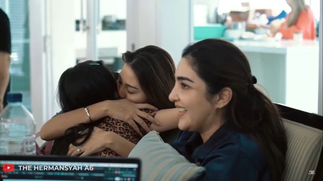 10 Momen pingitan Aurel Hermansyah, minta tidur bareng keluarga