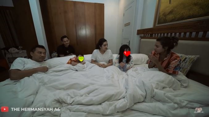 10 Momen pingitan Aurel Hermansyah, minta tidur bareng keluarga