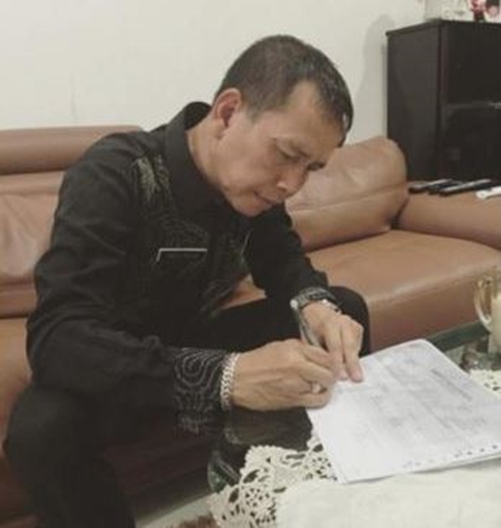 8 Potret jadul Abdul Rozak ayah Ayu Ting Ting, parasnya manglingi