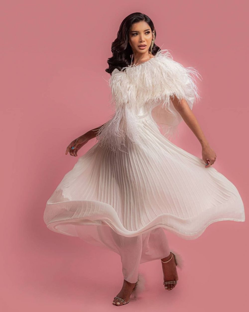 8 Gaya Millendaru pemotretan bertema Dewi Yunani, memesona