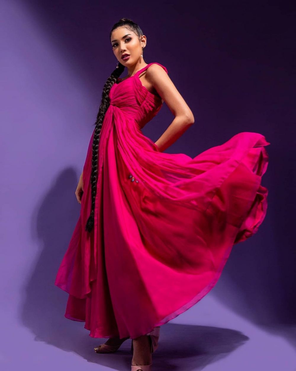 8 Gaya Millendaru pemotretan bertema Dewi Yunani, memesona