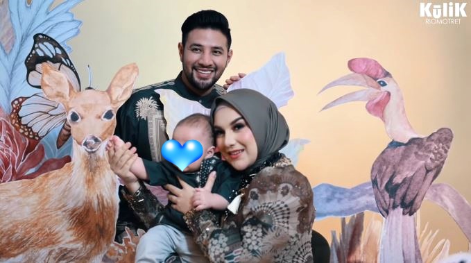 7 Pemotretan keluarga Irish Bella & Ammar Zoni dengan gambar 2 dimensi
