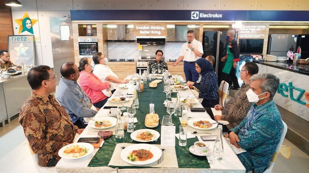 8 Penampakan restoran baru Rieta Amilia, ada live cooking show