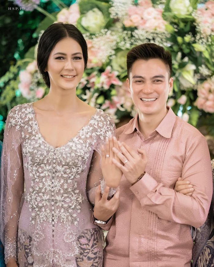 10 Gaya pesinetron saat lamaran, Arya Saloka bikin pangling