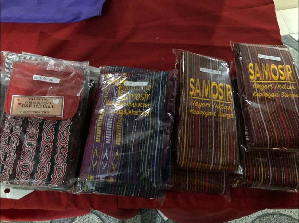 Berkunjung ke Danau Toba, ini 8 oleh-oleh yang wajib kamu bawa pulang