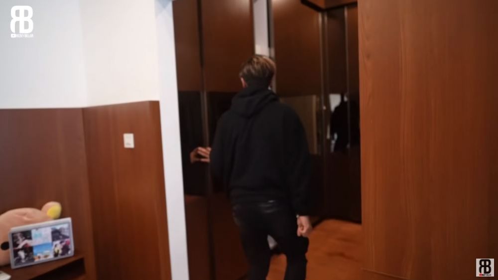 10 Potret kamar Rizky Billar, gambar di bantalnya bikin baper