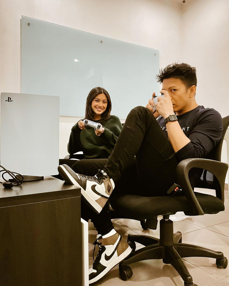 6 Potret kebersamaan Ariel Noah dan Naura Hakim, bikin baper