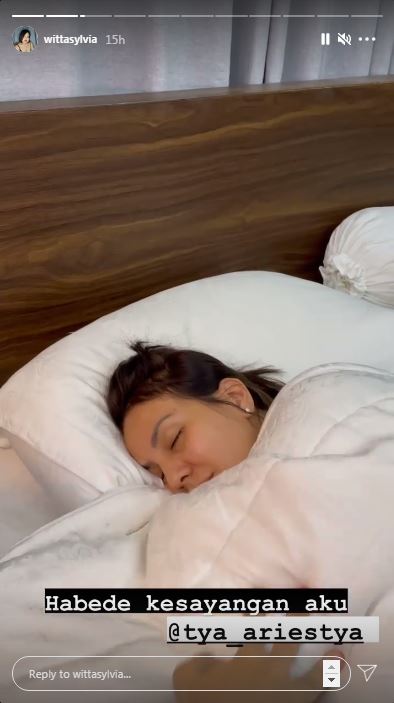 8 Momen perayaan ultah Tya Ariestya ke-35, sempat dikurung di kamar