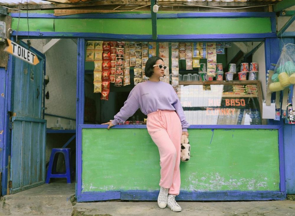 10 Pesona Andien Aisyah pemotretan di tempat tak biasa, estetik abis