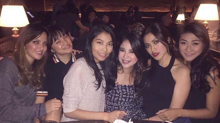 8 Potret lawas Marshanda dan teman gengnya, dandanannya natural