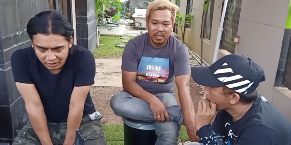 10 Potret rumah Charly van Houten, elegan serba putih