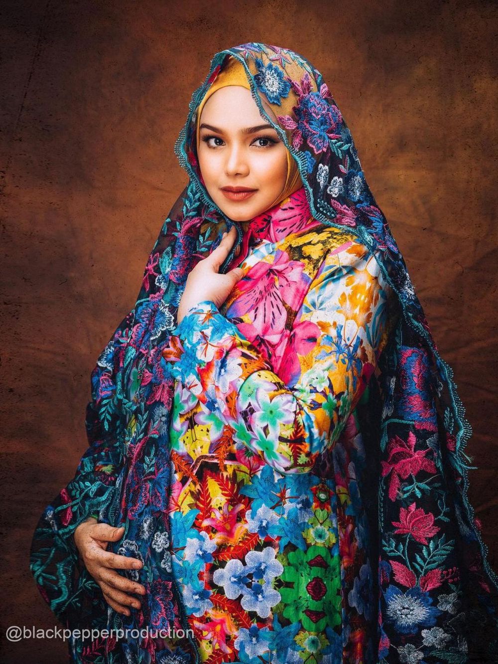 8 Maternity shoot Siti Nurhaliza dalam berbagai tema, hamil anak kedua